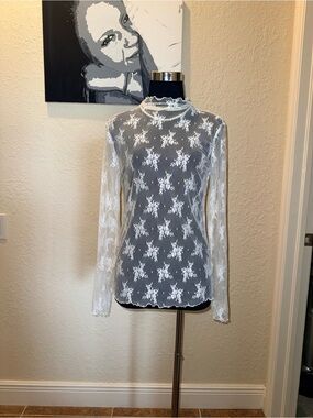 ZENANA LACE LAYERING TOP - NWOT - Size Large 🤍